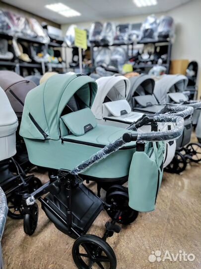 Коляска для новорожденных новая