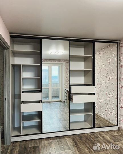 Шкаф купе с зеркалом