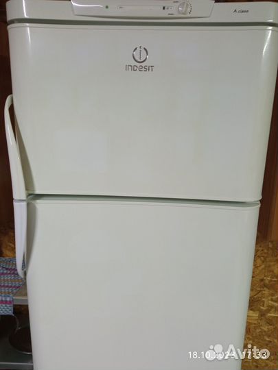 Холодильник бу indesit