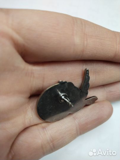 Пацифизм,голубь мира, значок