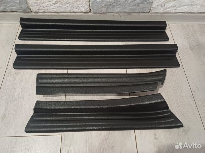 Накладки на пороги дверей лада веста (LADA Vesta)