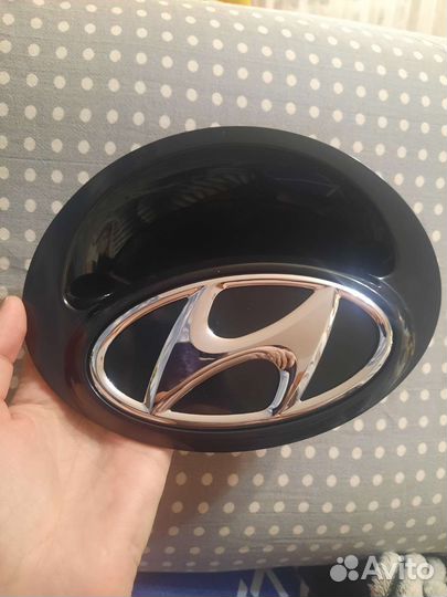 Эмблема на корпусе ручки Solaris Kia