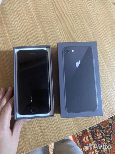 Телефон iPhone 8 64 gb