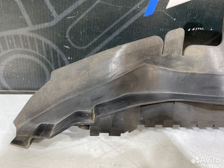 Воздуховод радиатора передний правый Audi A6