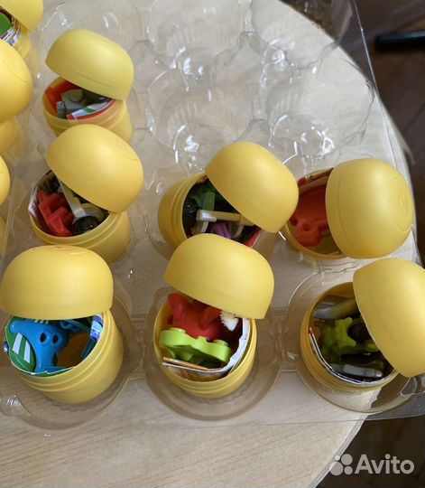 Киндеры и другие фигурки с вкладышами