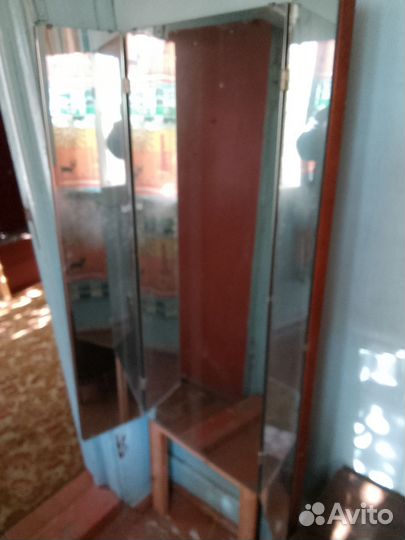 Трюмо. с зеркалом в прихожую