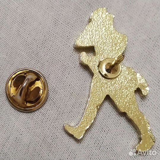 Фирменный значок Johnnie Walker / Джонни Уокер