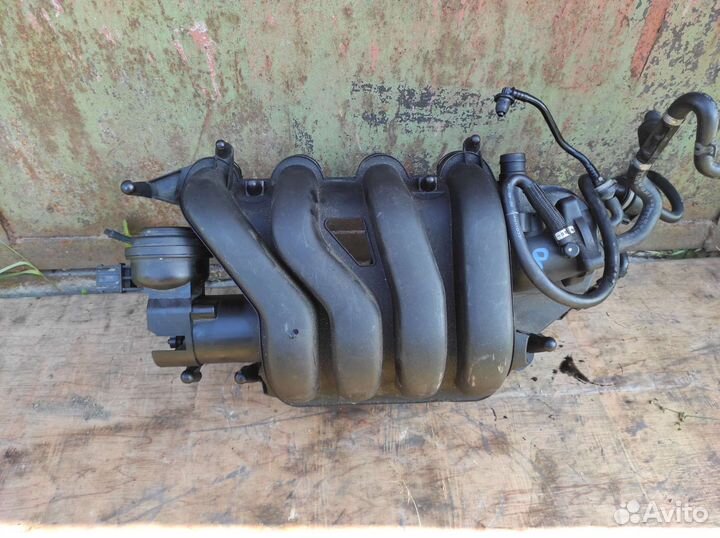 Впускной коллектор Passat B6 Golf V 2.0 FSI