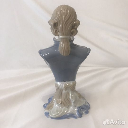 Коллекционная фарфоровая статуэтка lladro