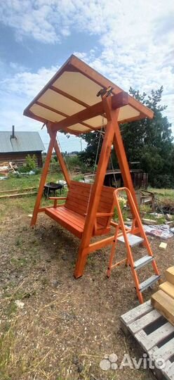 Садовые качели из дерева