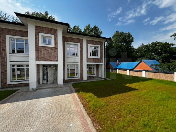 Дом 600 м² на участке 18 сот.