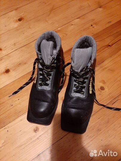 Лыжные ботинки