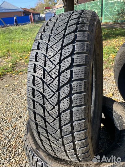 Landsail Winter Lander 215/65 R16