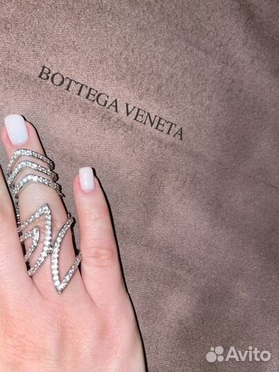 Кольцо на один палец с цирконами