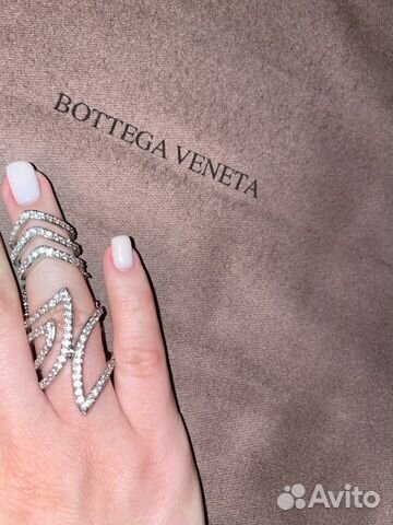 Кольцо на один палец с цирконами