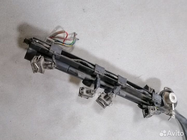 Топливная рампа Volkswagen Golf 4 1997-2006