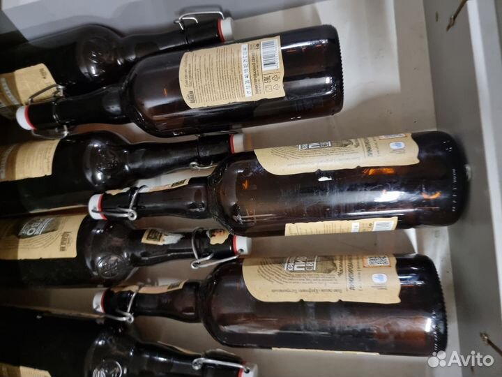 Бутылки стеклянные с бугельной пробкой