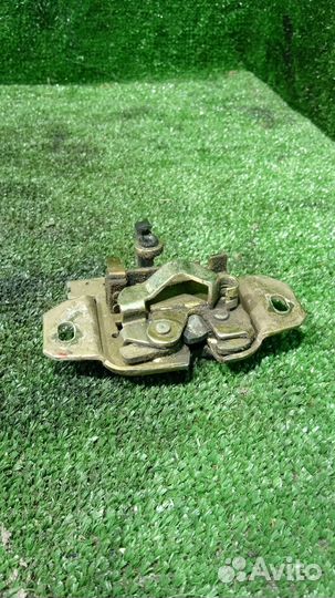 Замок крышки багажника Mitsubishi Eclipse