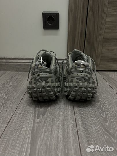 Balenciaga defender серые