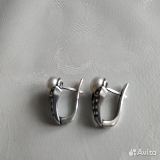 Серебряные серьги с жемчугом и фианитами