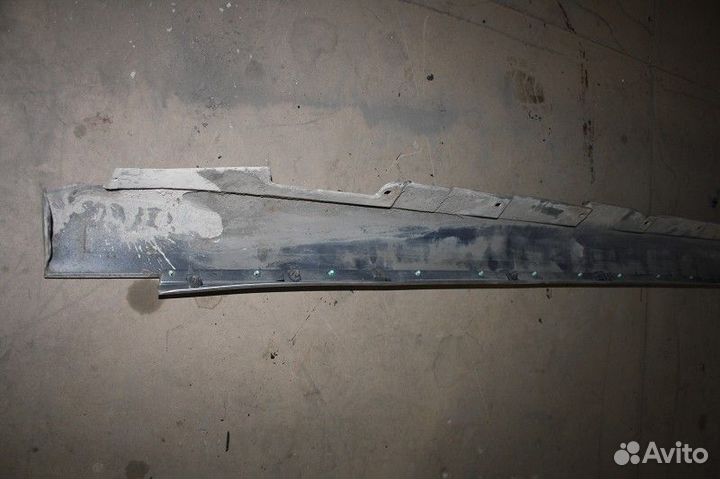 Накладка на порог правая toyota avensis II 2003-20