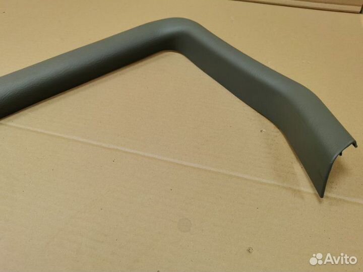 Обшивка двери задней правой Chrysler Voyager 3.3L