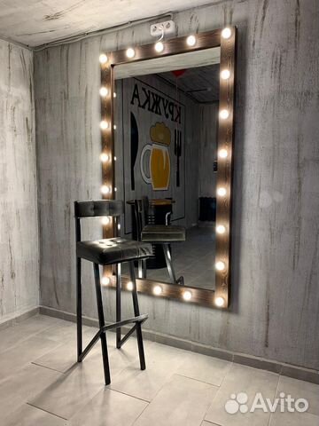 Гримерное зеркало с лампами