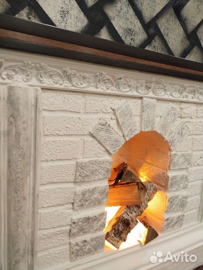 Декоративный камин с подсветкой