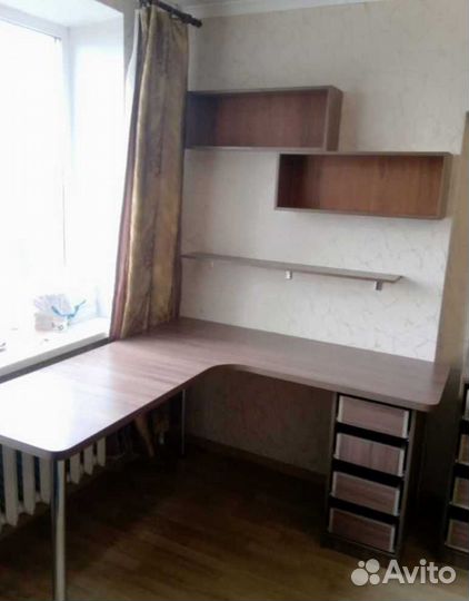 Рабочая зона у окна