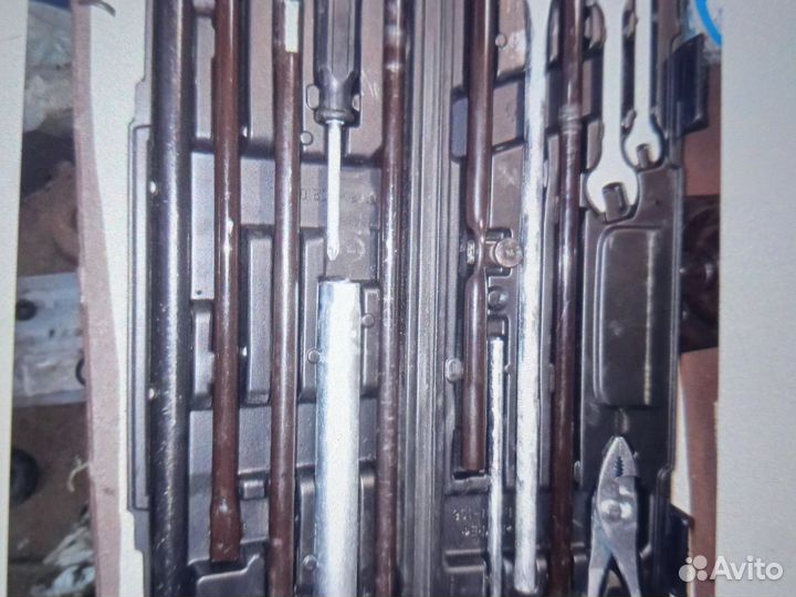 Домкрат,набор инструментовToyota Land Cruiser 200