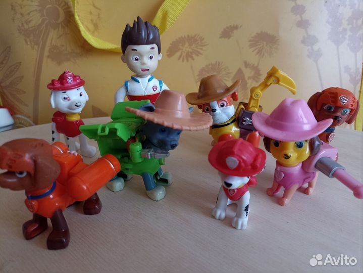 Поп ит, киндеры, прыгуны