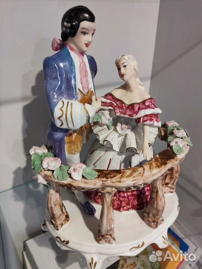 Фарфоровая статуэтка