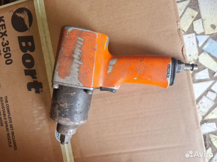 Гайковерт пневматический