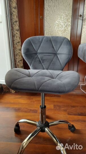 Кушетка, стул, лампа