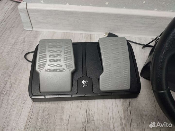 Игровой руль с педалями Logitech formula vibration