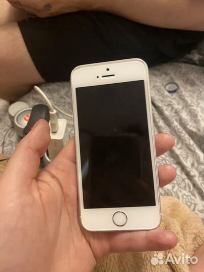 iPhone SE, 32 ГБ