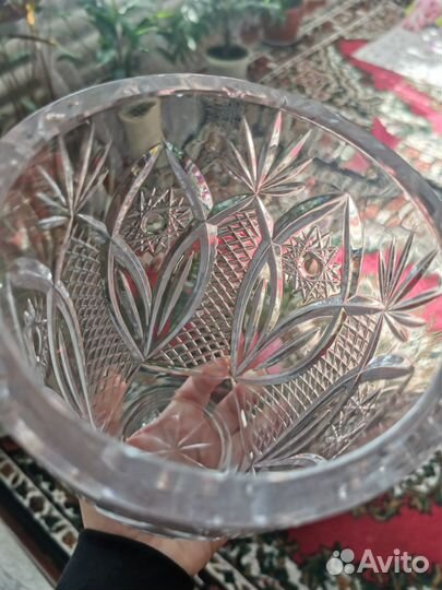 Большая хрустальная ваза