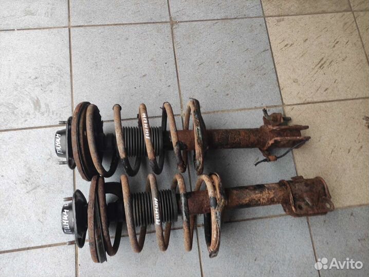 Стойка перед митсубиси паджеро пинин