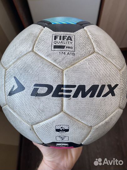 Футбольный мяч Demix