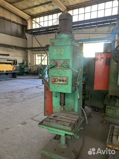 Вертикально-сверлильный станок 2Н135