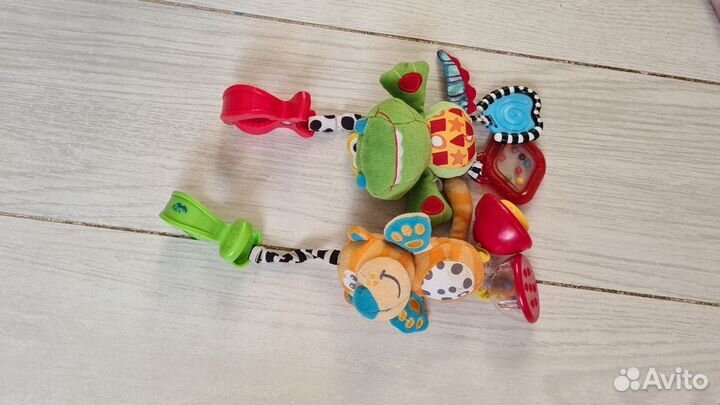 Подвеска на коляску кроватку игрушка тигр,крокодил