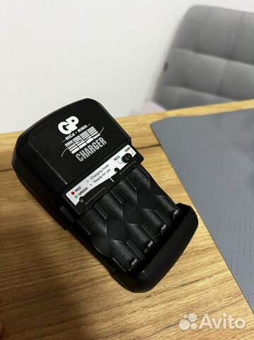Зарядное устройство для аккумуляторных батареек GP