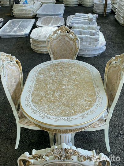 В наличии стол