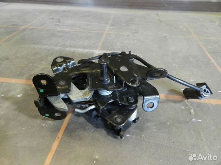 Замок капота левый - BMW 5 F10