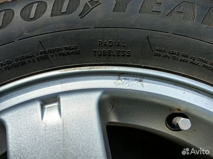 Goodyear UltraGrip Ice 215/70 R18