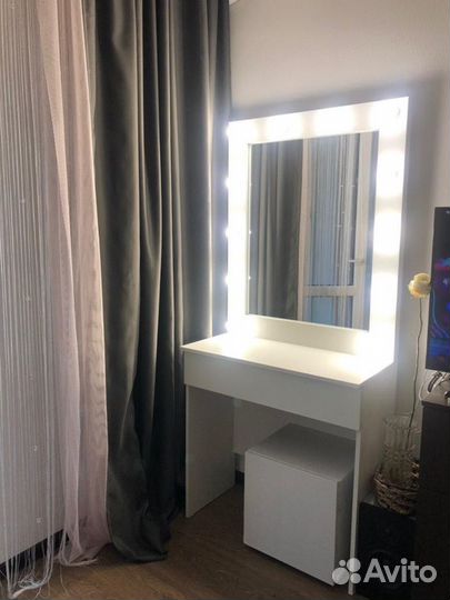 Гримёрный столик визажиста под стул / пуф