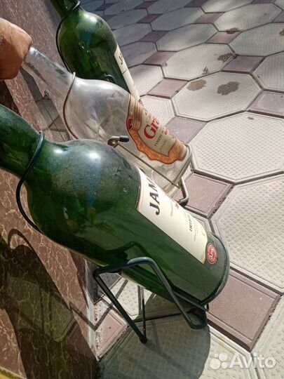 Бутылки с подставкой