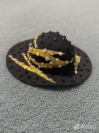 Украшение на пучое для гимнастки