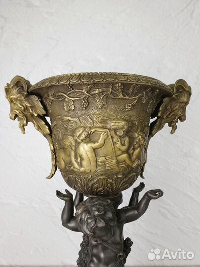 Бронзовая ваза 