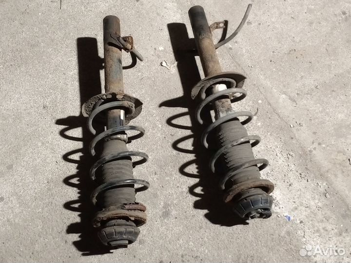 Стойка передняя на Пежо 107 2008г